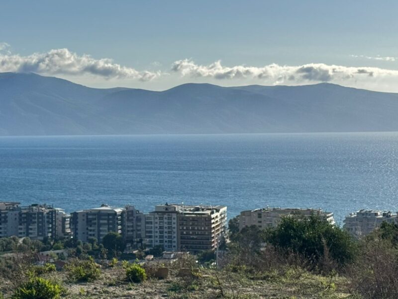 JEPET PRONA PËR INVESTIM ,UJË I FTOHTË,VLORË
