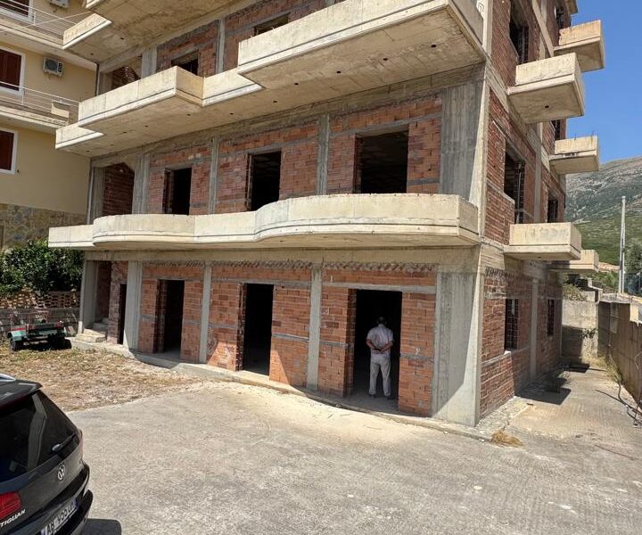SHITET NDËRTESA NË RADHIMË,VLORË
