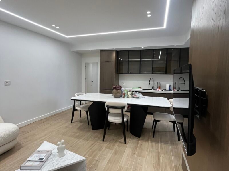 Shitet apartament🔥Tek shkolla e muzikes,Vlorë📍