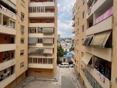Shitet apartament🔥Tek shkolla e muzikes,Vlorë📍
