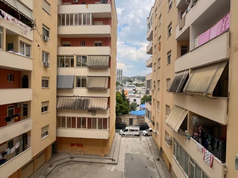 Shitet apartament🔥Tek shkolla e muzikes,Vlorë📍